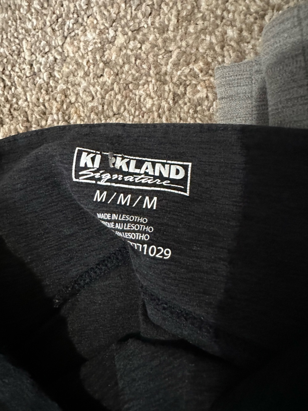 American Eagle, VS and Kirkland Women's Leggings- 4 pair bundle - Picture 3 of 16